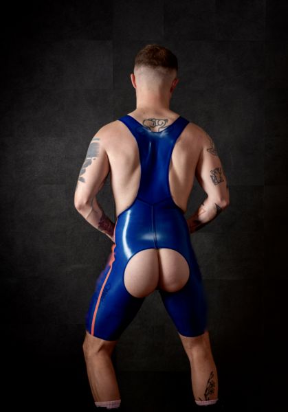 Singlet with cut out bottom